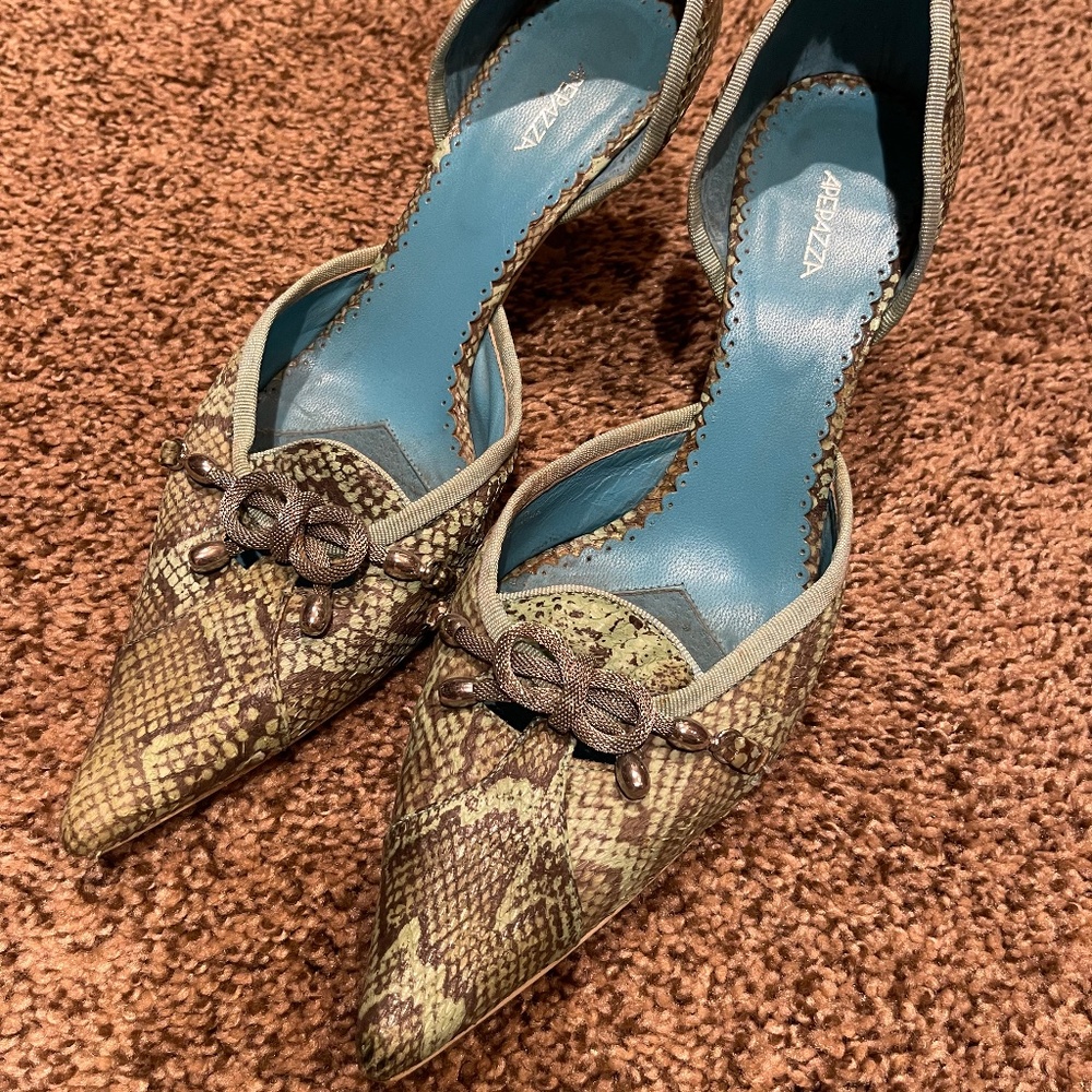 Apepazza Italian Leather Pastel Blue Snakeskin Kitten Heels w/ Metal Bow Detail
